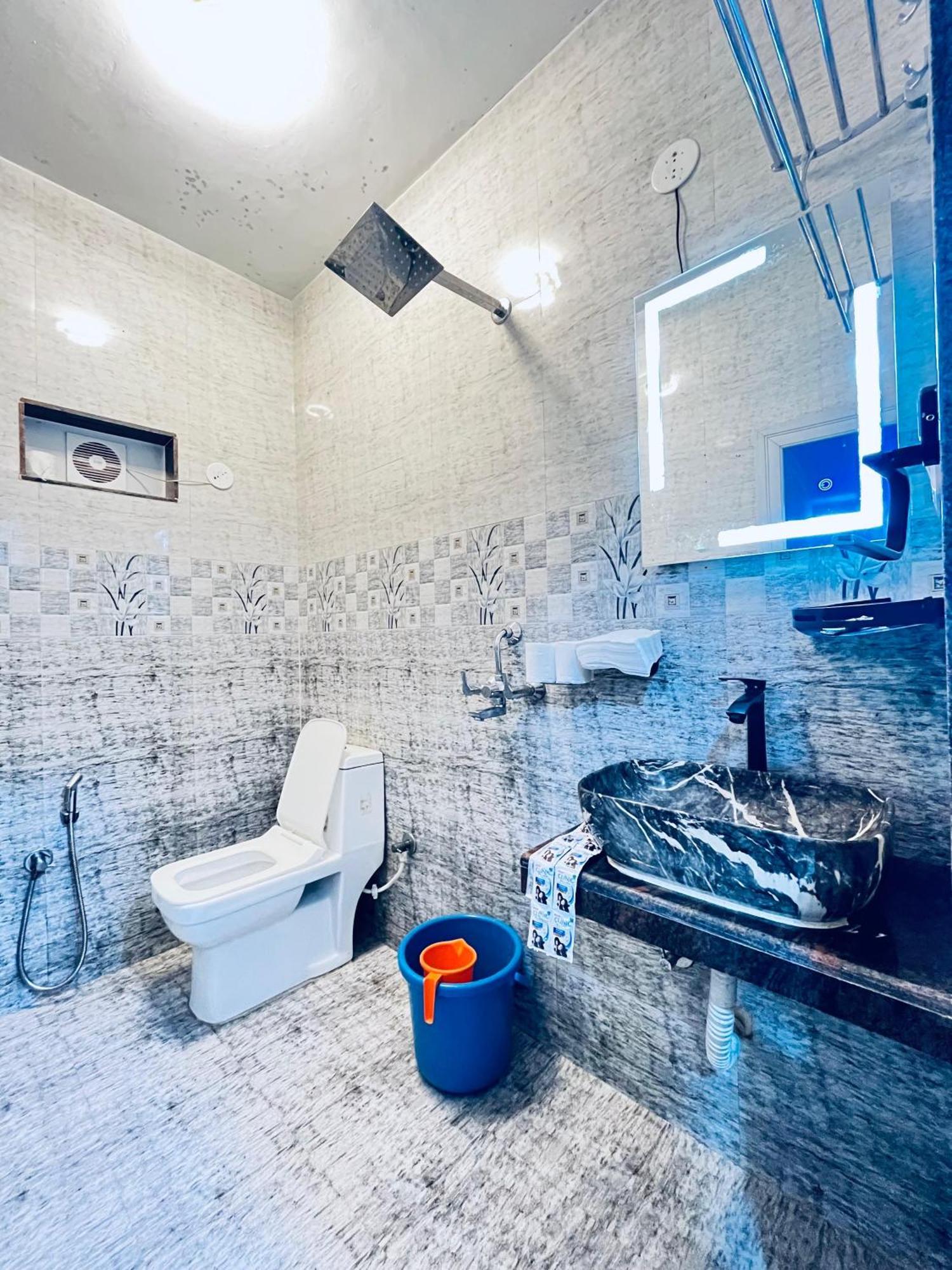 Small Daddy Hotel